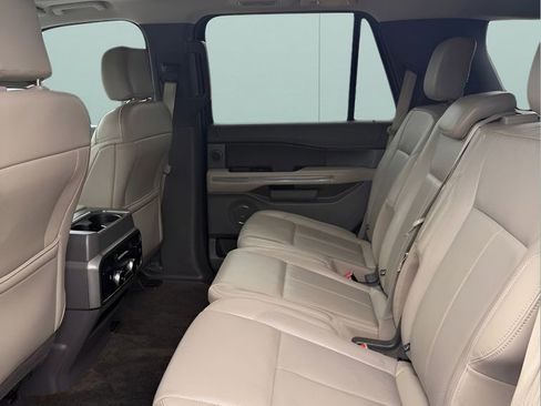 Used 2018 Ford Expedition XLT w/ Equipment Group 202A RWD image 13