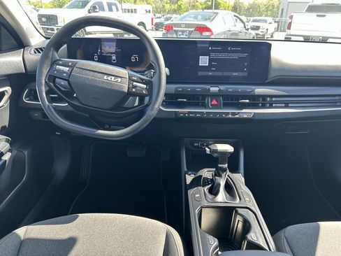 Used 2025 Kia K4 LXS image 16