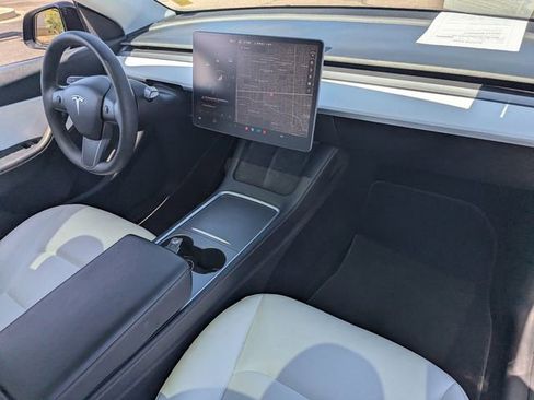 Used 2021 Tesla Model Y Long Range image 12