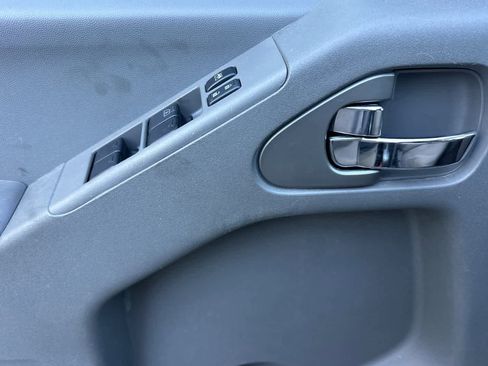 Used 2020 Nissan Frontier SV image 12