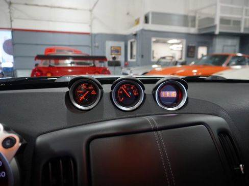 Used 2010 Nissan 370Z Touring image 15