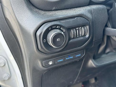 Used 2022 Jeep Wrangler Unlimited Sahara w/ Cold Weather Group image 23