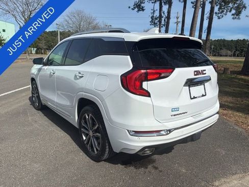 Used 2020 GMC Terrain Denali w/ Denali Premium Package FWD image 5