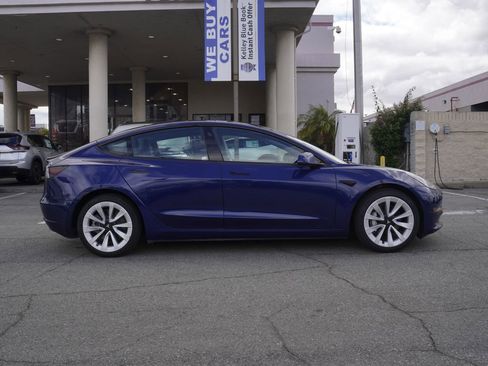 Used 2022 Tesla Model 3 RWD image 3