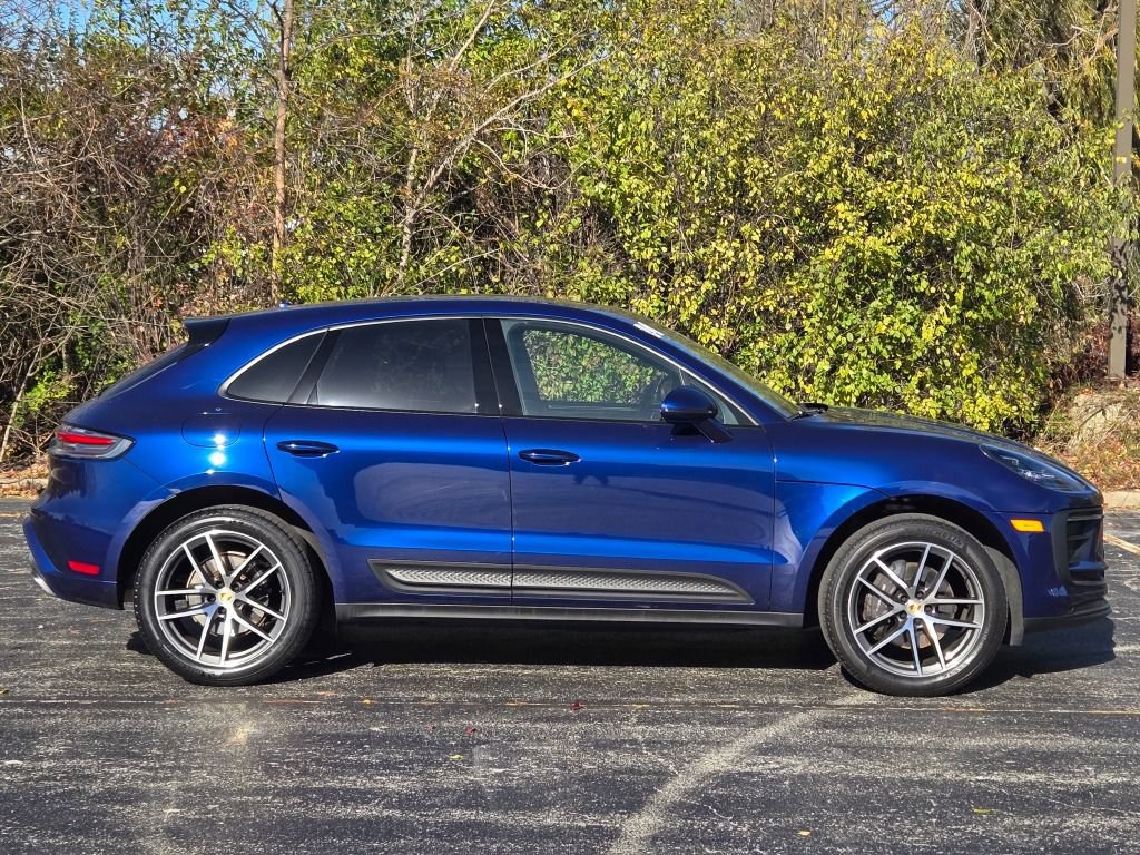 Certified 2024 Porsche Macan AWD/4WD image 8