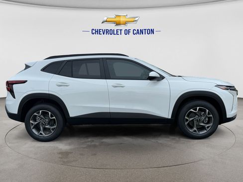New 2026 Chevrolet Trax LT w/ LPO, Blackout Package FWD image 4