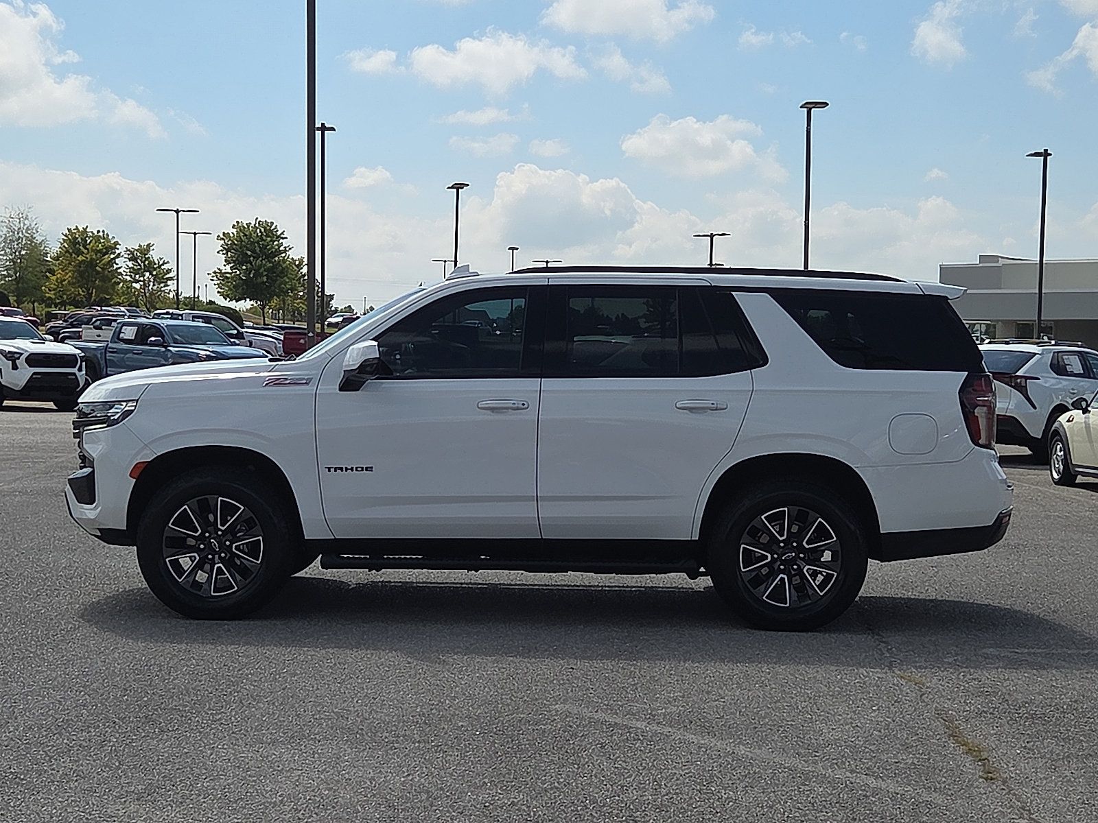 Used 2022 Chevrolet Tahoe Z71 w/ Luxury Package AWD/4WD image 3