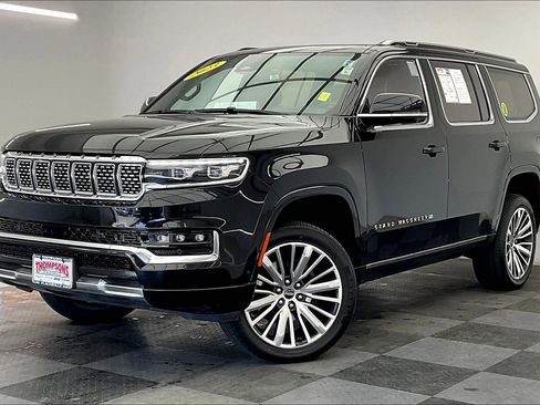 Used 2023 Jeep Grand Wagoneer Series III image 12