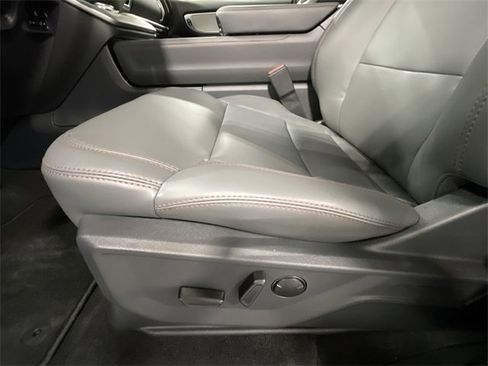 New 2025 Ford Expedition Active image 18