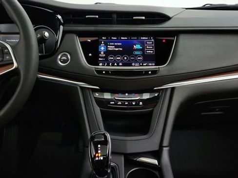 Certified 2025 Cadillac XT5 Premium Luxury w/ LPO, Floor Liner Package AWD/4WD image 19