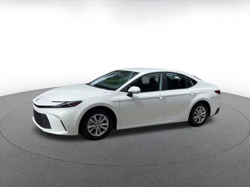 Used 2025 Toyota Camry LE FWD image 8