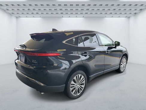 Used 2021 Toyota Venza XLE w/ Carpet Mat Package (TMS) image 4