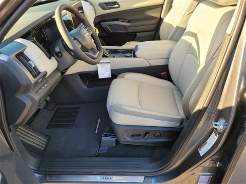 New 2026 Nissan Pathfinder SL image 9