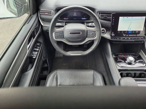 Used 2024 Jeep Wagoneer Series III AWD/4WD image 18