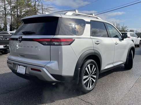 Used 2024 Nissan Pathfinder Platinum w/ Cargo Package image 3