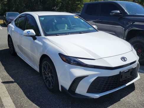 Used 2025 Toyota Camry SE AWD/4WD image 1