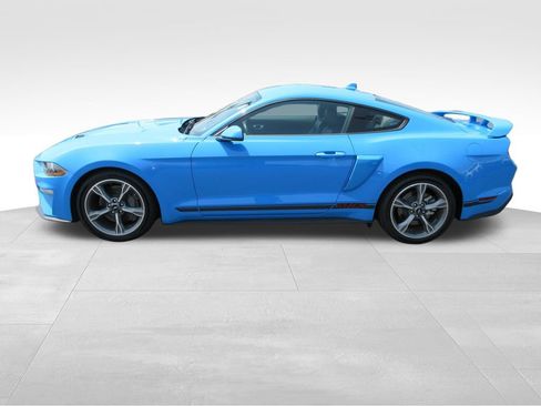 Used 2022 Ford Mustang GT Premium w/ Equipment Group 401A RWD image 2