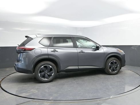 Used 2025 Nissan Rogue SV AWD/4WD image 10