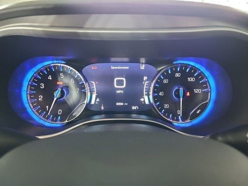 Used 2025 Chrysler Pacifica Select FWD image 11