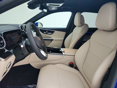 Certified 2025 Mercedes-Benz GLC 300 image 10