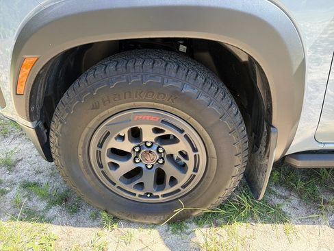 Used 2025 Nissan Frontier Pro-X w/ Pro Convenience Package RWD image 14