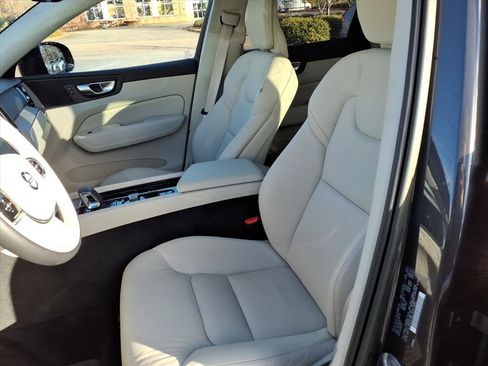 Certified 2023 Volvo XC60 B5 Plus w/ Protection Package Premier image 18