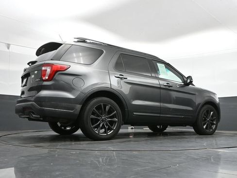 Used 2018 Ford Explorer XLT w/ Equipment Group 202A AWD/4WD image 34