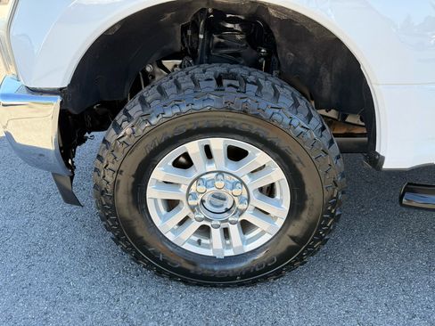 Used 2019 Ford F250 XLT w/ XLT Value Package image 39