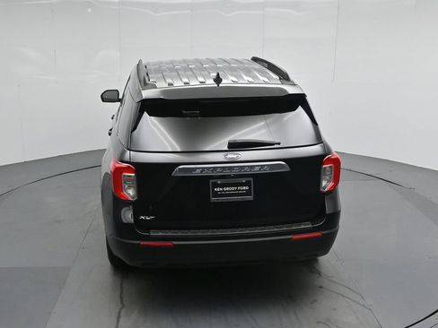 Certified 2023 Ford Explorer XLT RWD image 39