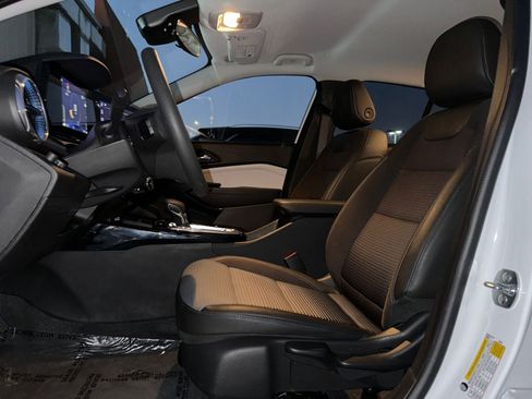 Used 2025 Chevrolet Trax LT image 24