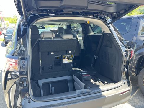 New 2026 Toyota Sienna XLE FWD image 20
