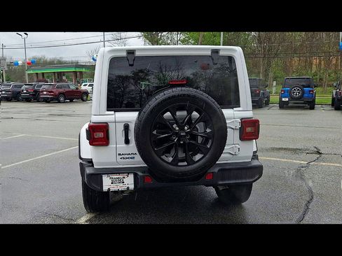 Certified 2025 Jeep Wrangler Unlimited Sahara AWD/4WD image 7