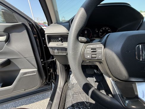 Used 2025 Honda CR-V EX image 19