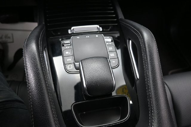 Used 2025 Mercedes-Benz GLE 350 4MATIC image 11