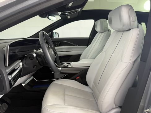 Used 2024 Cadillac Lyriq Luxury AWD/4WD image 15