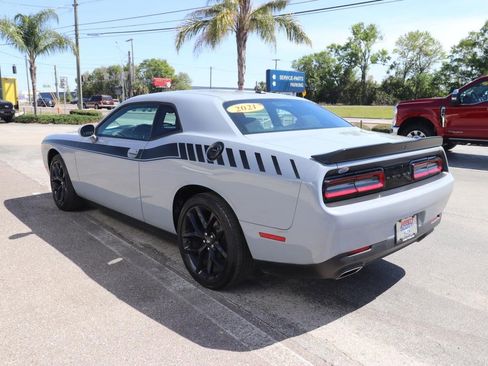 Used 2021 Dodge Challenger SXT w/ Driver Convenience Group RWD image 8