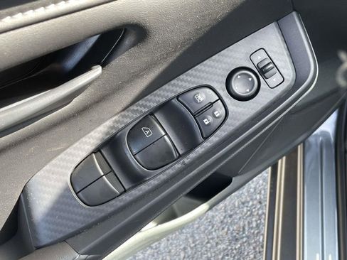 Used 2025 Nissan Sentra S image 16