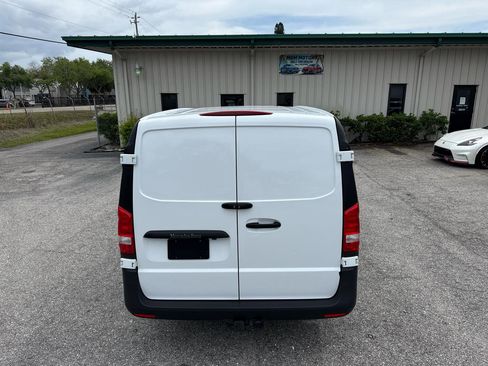 Used 2023 Mercedes-Benz Metris image 6