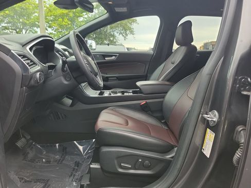Used 2020 Ford Edge Titanium w/ Equipment Group 301A FWD image 15