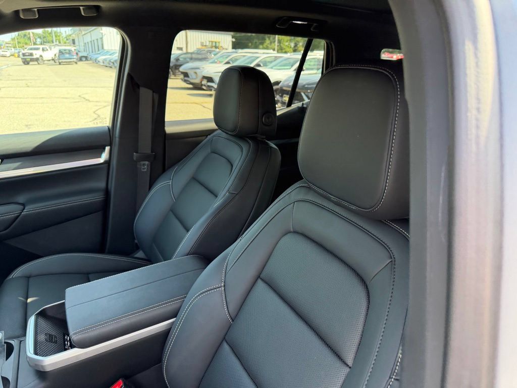 New 2027 GMC Terrain Elevation w/ Elevation Premium Package AWD/4WD image 13