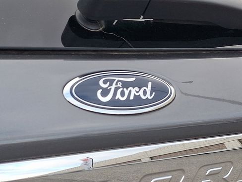 Used 2022 Ford Explorer XLT w/ Equipment Group 202A image 30