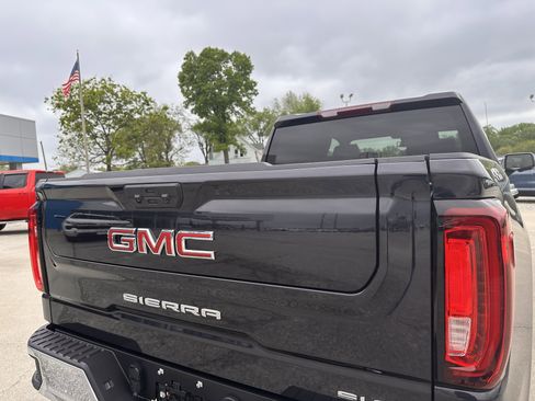 Used 2025 GMC Sierra 1500 SLT image 10