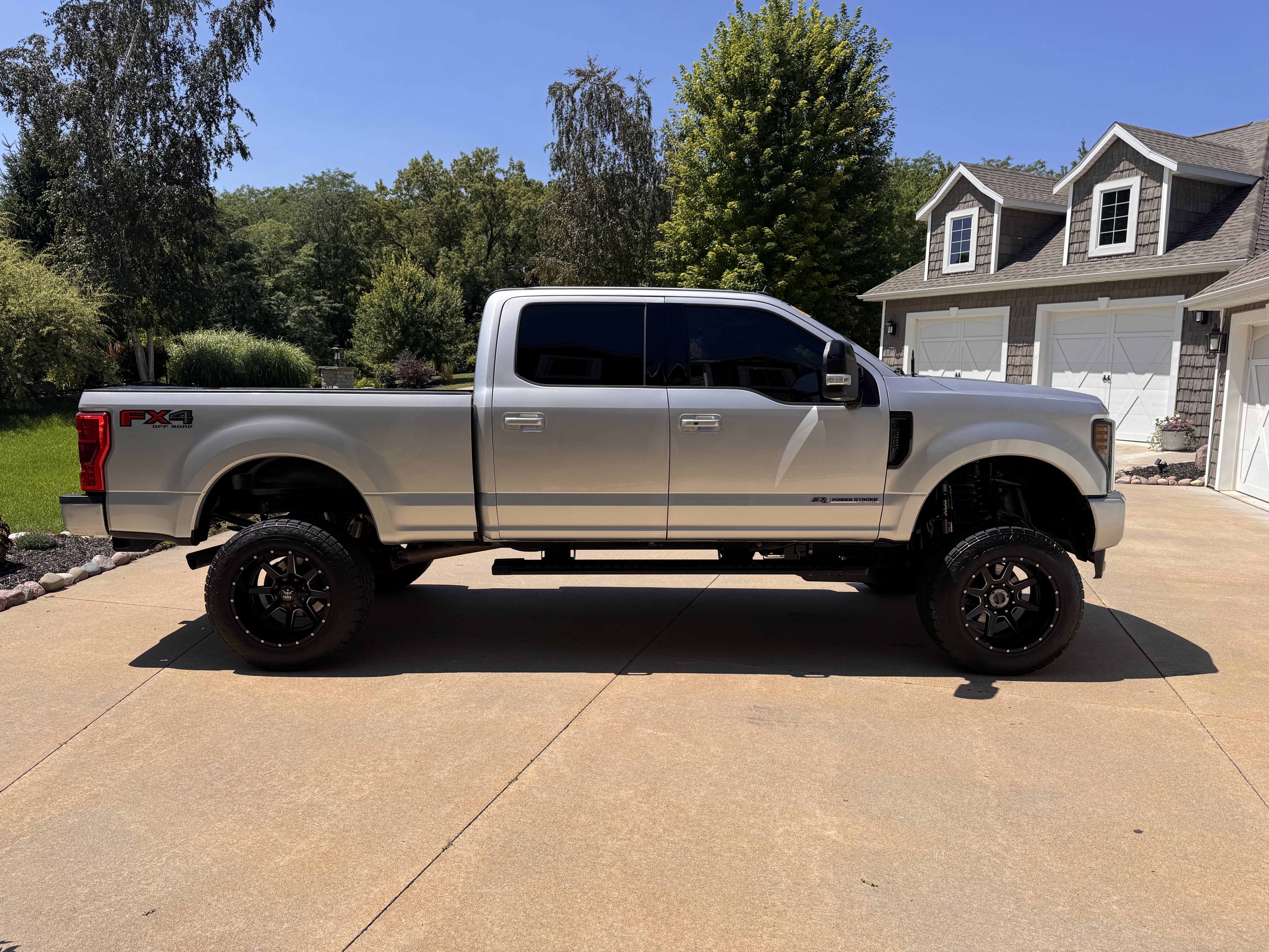 Used 2019 Ford F250 Lariat w/ Lariat Ultimate Package AWD/4WD image 9