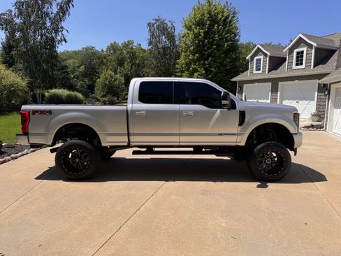 Used 2019 Ford F250 Lariat w/ Lariat Ultimate Package AWD/4WD image 9