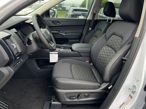 New 2026 Nissan Pathfinder SV image 12