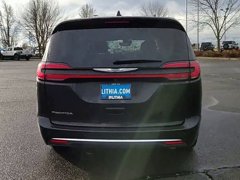 Certified 2024 Chrysler Pacifica Touring-L image 7