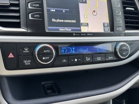 Used 2017 Toyota Highlander XLE image 15