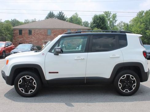 Used 2017 Jeep Renegade Trailhawk w/ Premium Trailhawk Package AWD/4WD image 5