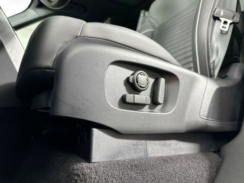 Certified 2024 Land Rover Discovery Dynamic SE image 15