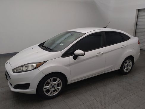 Used 2015 Ford Fiesta SE FWD image 2